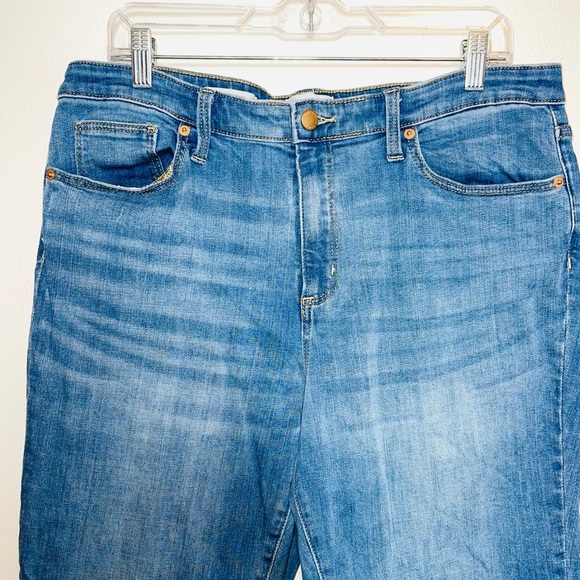 Universal Thread High Rise Slim Straight Leg Crop Light Wash Jeans 16 Women’s - Picture 4 of 13